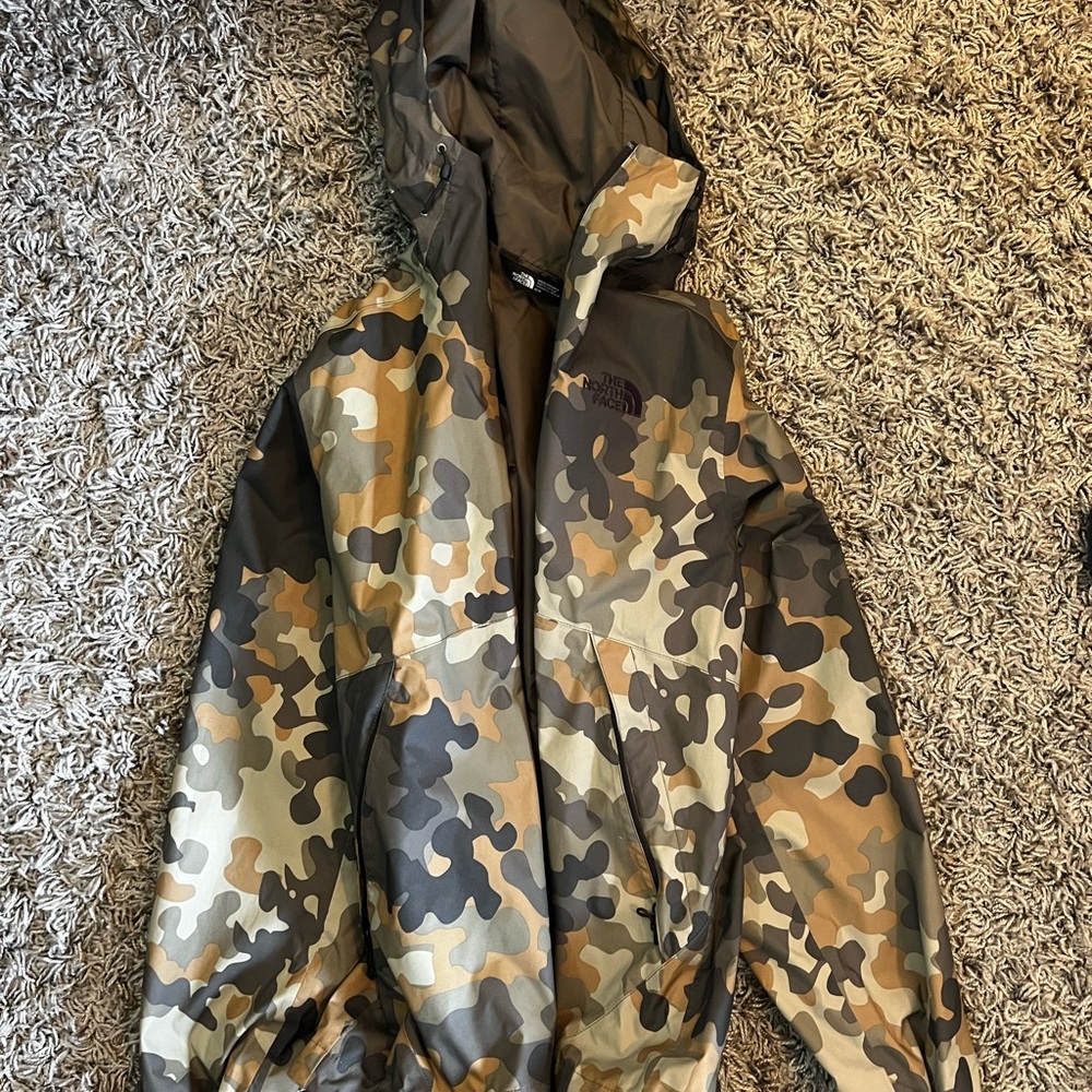 Medium, Northface, Camo Rain Jacket